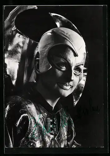 AK Opernsängerin Berit Lindholm als Brünnhilde, mit original Autograph