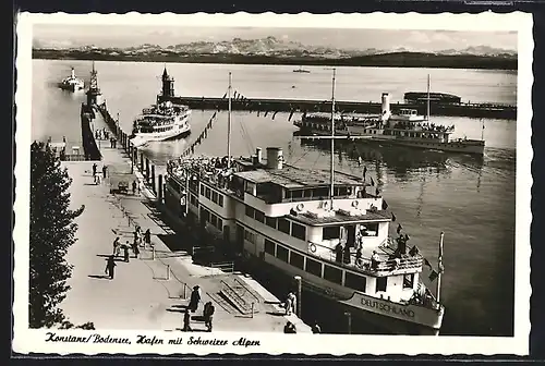 AK Konstanz /Bodensee, Hafen mit Schweizer Alpen, Dampfer Deutschland und Bavaria