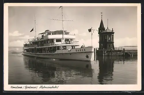 AK Konstanz /Bodensee, Dampfer Baden in der Hafeneinfahrt