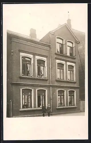 Foto-AK Neumünster, Haus in der Wilhelmstrasse 17 ca. 1915