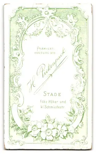 Fotografie H. Pickenpack, Stade, Höker Ecke Kl. Schmiedestr., Jugendstil Verzierungen, Rückseitig Paar Portrait