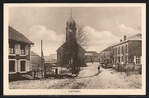 AK Luvigny, Strassenpartie mit Kirche