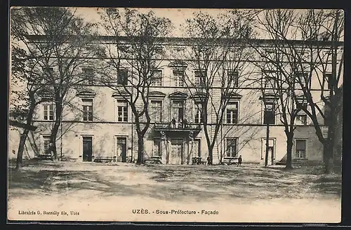 AK Uzès, Sous-Préfecture, Facade