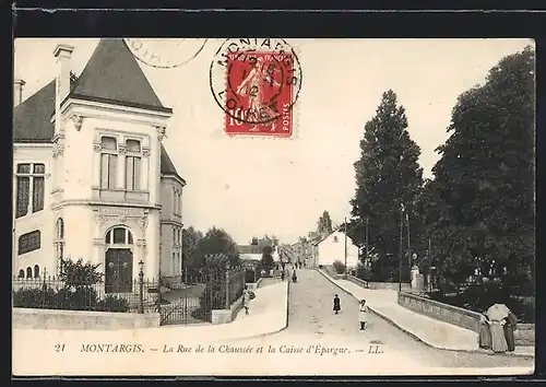 AK Montargis, La Rue de la Chaussée et la Caisse d`Epargne