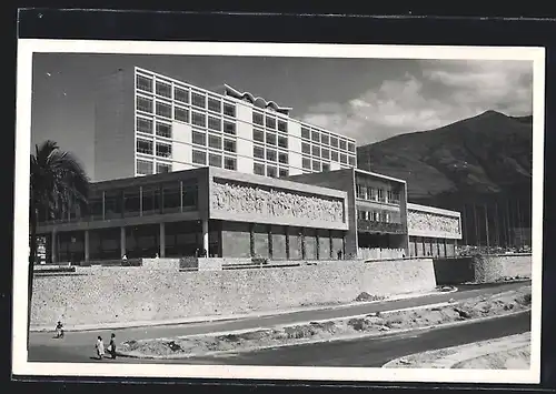 AK Quito, Palacio Legislativo