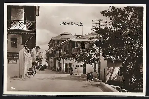 AK Mombasa, Strassenpartie mit Geschäften