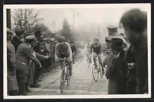 Foto-AK Rötenbach / Bad Teinach, Rennen des Radfahrervereins Waldlust, Zieleinfahrt