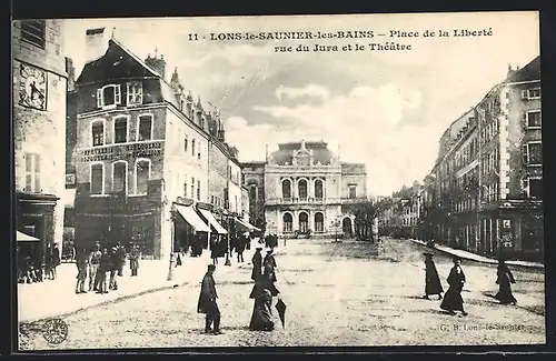 AK Lons-le-Saunier-les-Bains, Place de la Liberté rue du Jura et le Théâtre