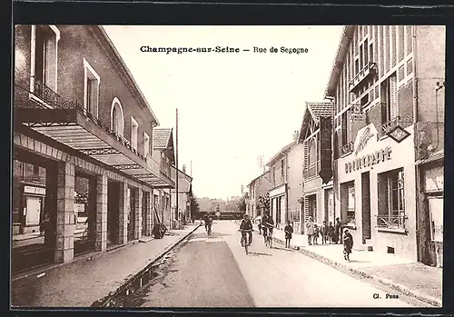 AK Champagne-sur-Seine, Rue de Segogne, Strassenpartie