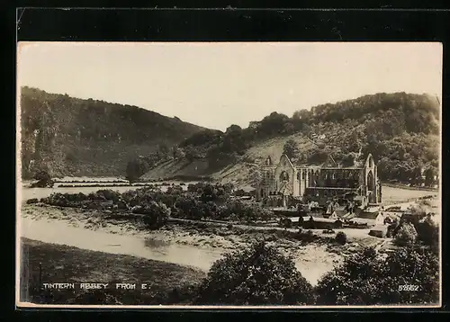 AK Tintern Abbey, Ortsansicht mit Kirche