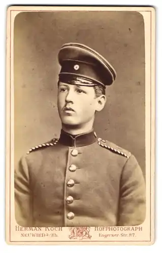 Fotografie Hermann Koch, Neuwied a. Rh., Einjährig-Freiwilliger in Uniform mit Schirmmütze