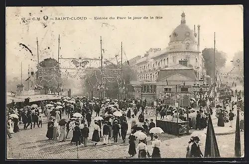 AK Saint-Cloud, Entrée du Parc le jour de la fète