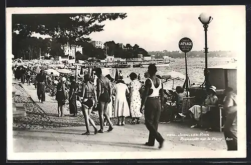 AK Juan-Les-Pins, Promenade sur la Plage