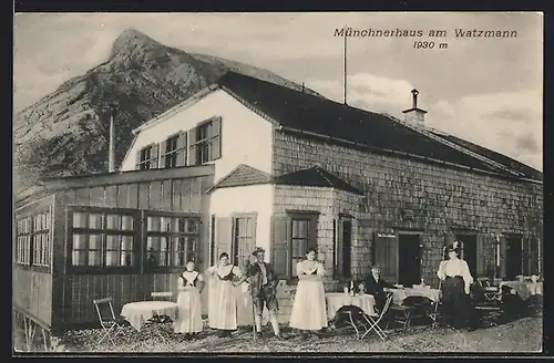 AK Münchnerhaus, Am Watzmann, Menschen in Tracht