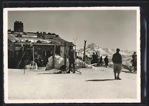 AK Corvigliahütte, Berghütte mit Panorama im Schnee