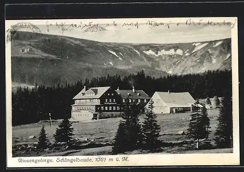 AK Schlingelbaude im Riesengebirge, mit Blick auf einen Gebirgskamm