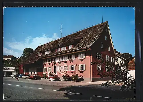 AK Schleitheim, parkende Autos vor dem Hotel-Restaurant Post