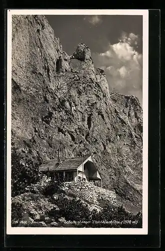 AK Schellenberger Eishöhlenhütte, Gesamtansicht mit Bergen