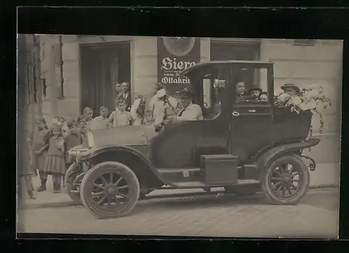 Foto-AK Wien, Lacknergasse 27, Gasthaus Richard Hammer, Auto