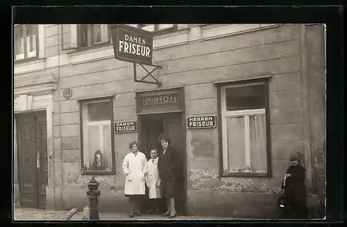 Foto-AK Wien, Damen-Friseur Eduard Ebner, Weitzgasse 40