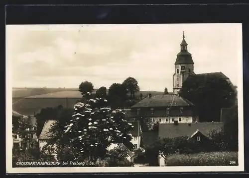 AK Grosshartmannsdorf bei Freiberg, Teilansicht mit Kirche