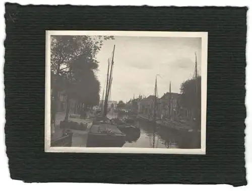 16 Fotografien unbekannter Fotograf, Ansicht Amsterdam, Den Haag - Gracht m. Windmühle, Scheveningen, Triest, Koblenz