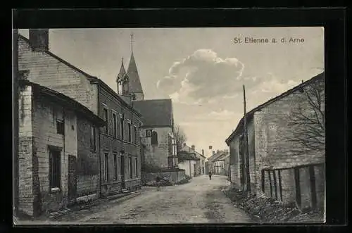 AK St. Etienne /Arne, Strassenpartie mit Kirchturm