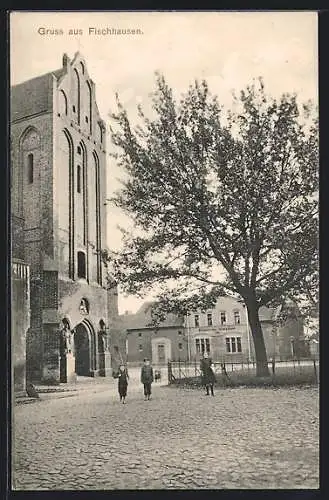 AK Fischhausen, Kinder vor der Kirche