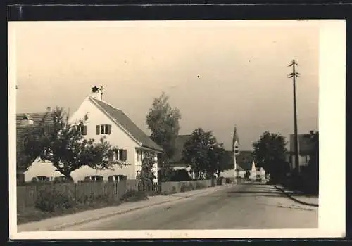 AK Bobingen, Strassenpartie mit Blick zur Kirche