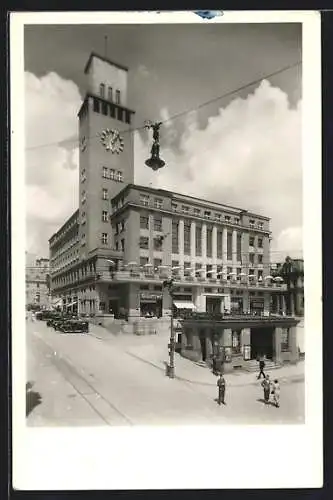 AK Gablonz a. N., Rathaus mit Strasse