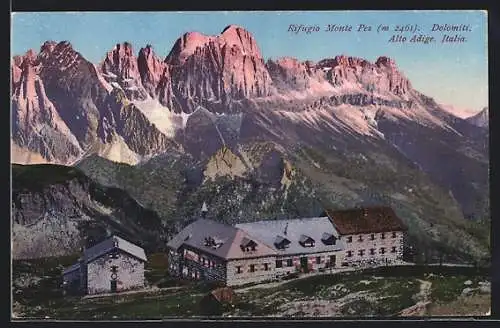 AK Rifugio Monte Pez, Ansicht mit Gipfelkette aus der Vogelschau