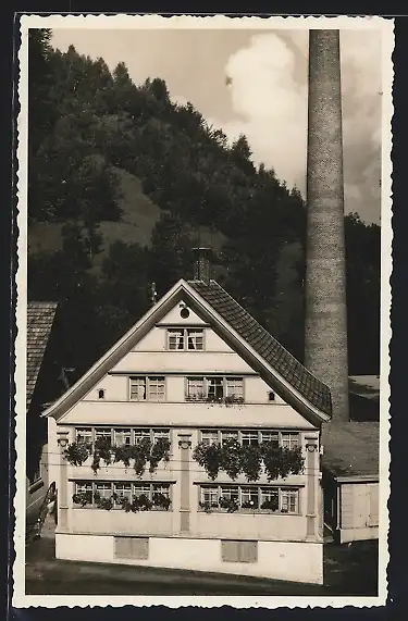 Foto-AK Bühler, Gebäude mit Fabrikschornstein