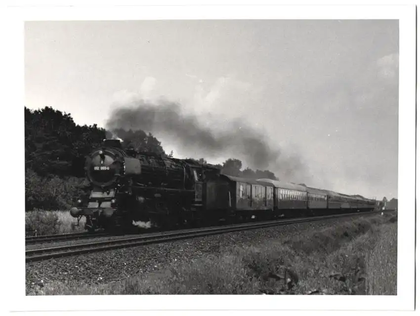 Fotografie Deutsche Bahn, Personenzug mit Dampflok Nr. 012 055-0 mit Lokführer, Eisenbahn