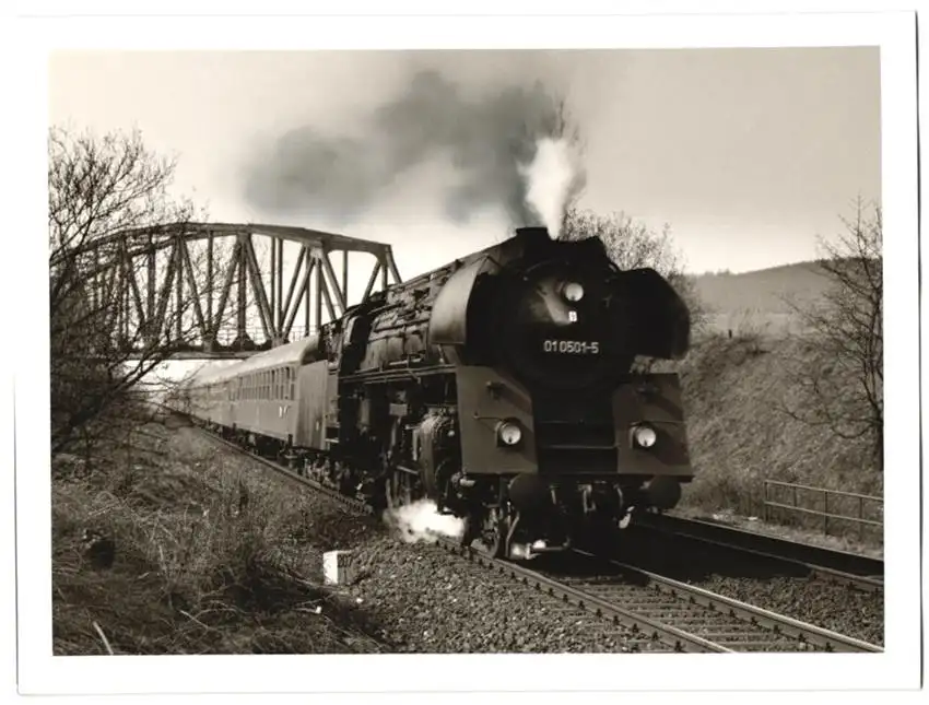 Fotografie Deutsche Bahn, Personenzug mit Dampflok Nr. 010501-5, Tender-Lokomotive, Eisenbahn