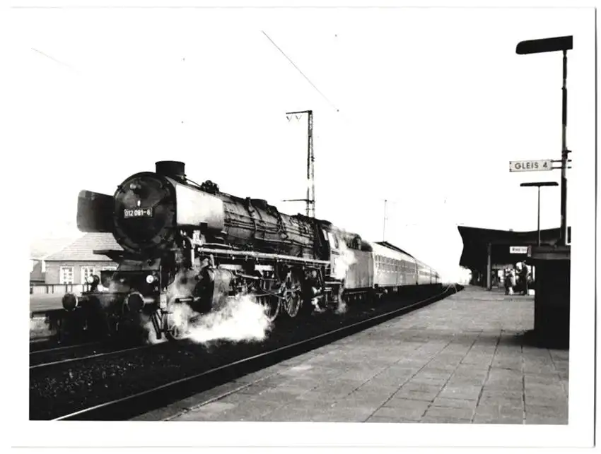 Fotografie Deutsche Bahn, Personenzug mit Dampflok Nr. 012 081-6 am Bahnhof, Tender-Lokomotive, Eisenbahn