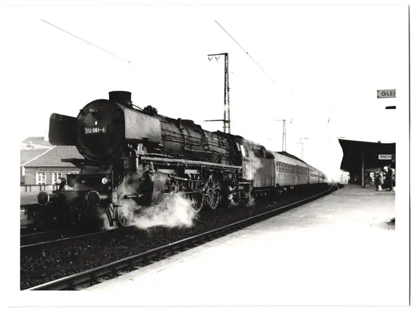 Fotografie Deutsche Bahn, Personenzug mit Dampflok Nr. 012 081-6 am Bahnhof, Tender-Lokomotive, Eisenbahn