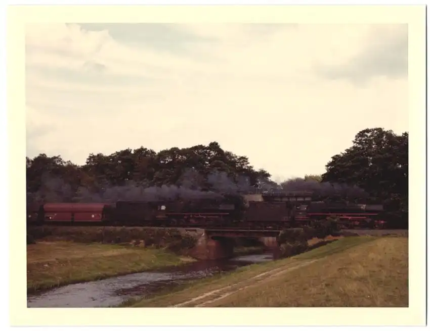 Fotografie Deutsche Bahn, Güterzug mit Dampflok Nr. 043 746-7, Tender-Lokomotive, Eisenbahn, koloriert