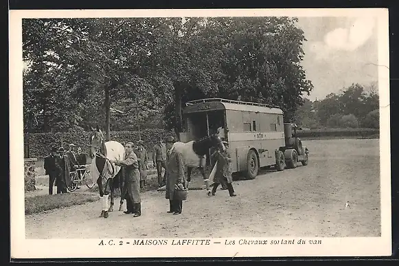 AK Maisons-Laffitte, les Chevaux sortant du van