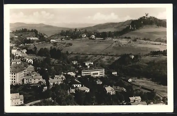 AK Banská Stiavnica, Teilansicht der Ortschaft in der Hügellandschaft