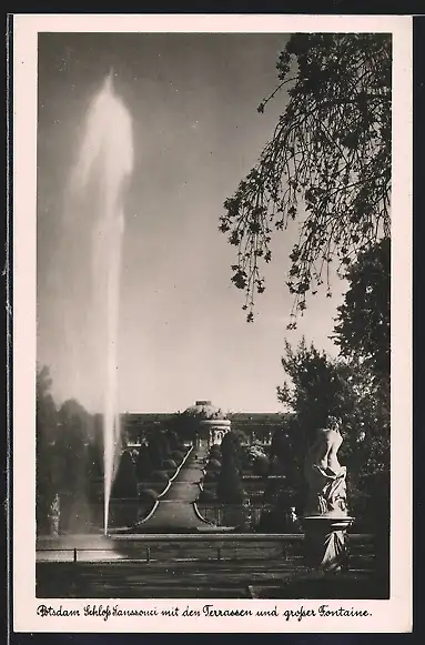 AK Potsdam, Schloss Sanssouci mit den Terrassen und grosser Fontaine