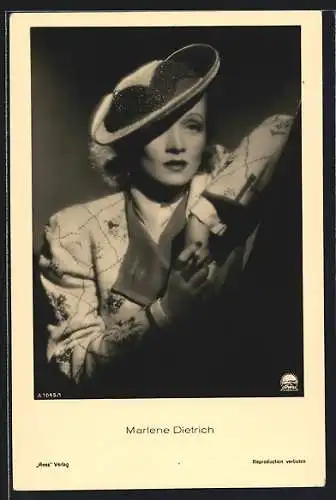 AK Schauspielerin Marlene Dietrich mit Hut