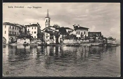 AK Isola Pescatori, Lago Maggiore, Ortsansicht mit Uhrturm