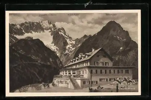 AK Kreuzeckhaus, Berghütte mit Blick auf Zugspitze, Waxenstein und Riffelscharte