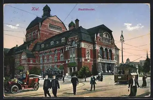 AK Kiel, Stadttheater, Passanten und Strassenbahn