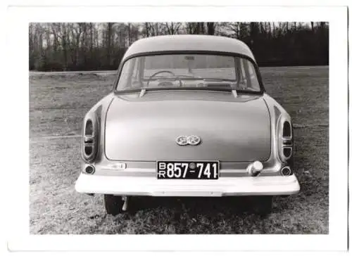 Fotografie Otto Hausmann, Passau, Auto Ford G13 Taunus 12M Weltkugel, Coupe Heck