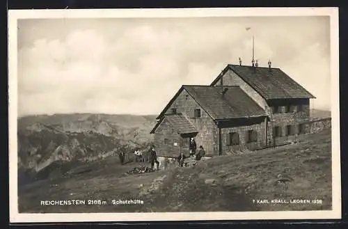 AK Reichenstein, Wanderer an der Berghütte