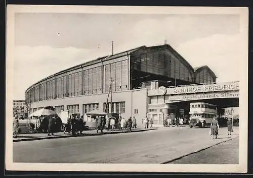 AK Berlin, S-Bahnhof Friedrichstrasse, Doppeldeckerbus