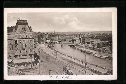 AK Wien, Franz Josefs Quai mit Strassenbahn und Dampfer