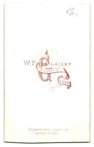 Fotografie W. P. Glaisby, York, 9 Coney Street, Junges Mädchen mit gesteckter Frisur