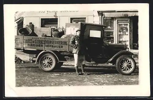 Foto-AK Wien, Lieferfahrzeug der Floridsdorfer Kraut- & Gurken-Konservierung Brüder Hofbauer Donaufelder Strasse260